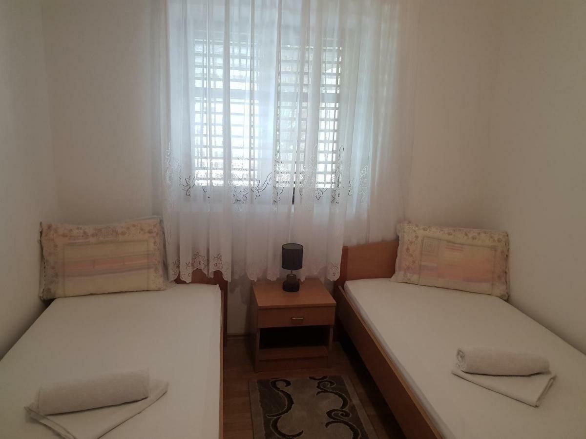Guest House Alisa Hvar Town Buitenkant foto